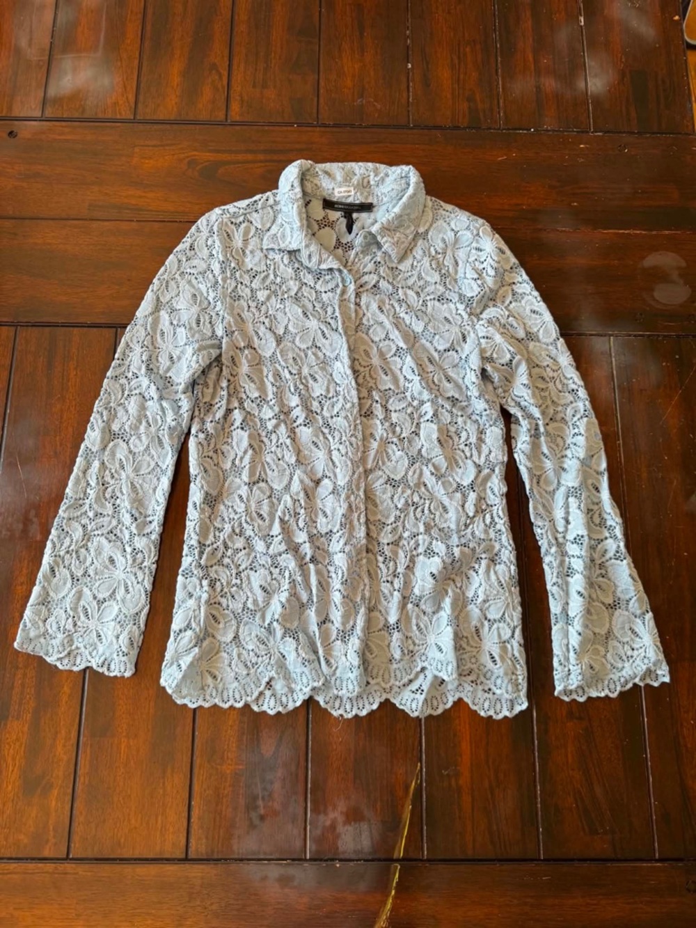 BCBGMAXAZRIA Ice Blue Floral Lace Button Down Shirt Scalloped Hem Coquette Chic - Picture 2 of 4